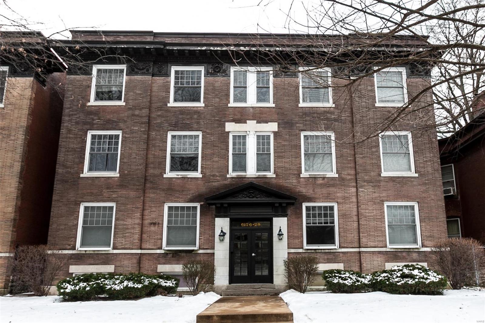 Wonderful opportunity to be close to public transportation, the loop, Forest Park and Washington University.   Fresh and bright 2 bedroom condo with updated kitchen, bath and in unit washer and dryer.  Secure parking with 1 reserved spot, storage locker in basement and new deck off the kitchen to enjoy the warmer months. Location: Upper Level