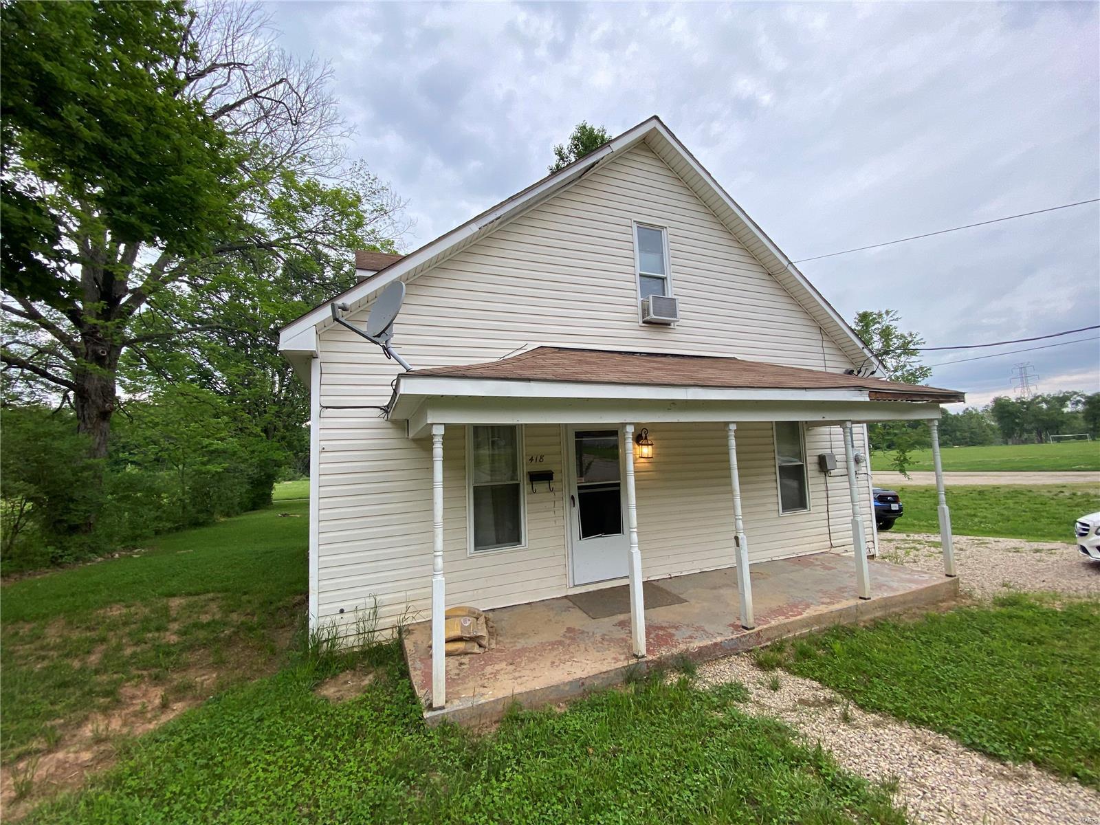 Three bed, 2bath home situated on a large corner lot, Home is a handyman/Investor special. home is in a flood plain but has never flooded. home is being sold in as is condition,  seller will not be doing any repairs or providing any inspections including occupancy
