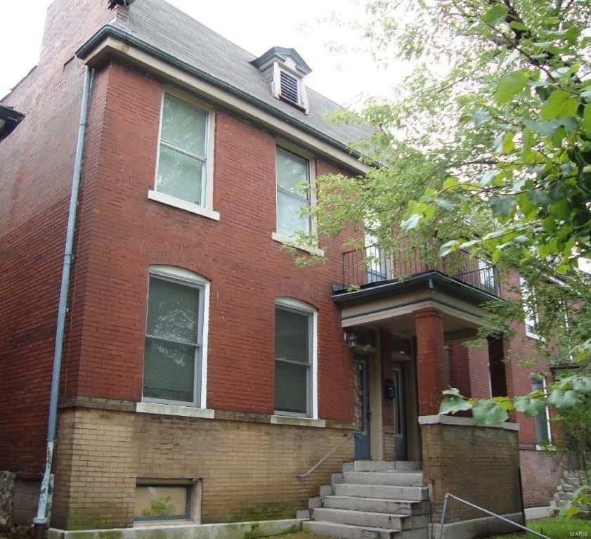 Historic two family in highly sought after Shaw neighborhood is located just 1 block from Tower Grove Park, and just a short walk to the Botanical Gardens. Great opportunity for owner occupant or investment, can easily be converted to a single family or kept as a 2 family. Lots of potential. Beautiful hardwood floors. New roof in 2013. The upper unit is on lease month to month. Lower unit vacant. Do not disturb tenants. 2nd floor can be viewed with accepted contract.