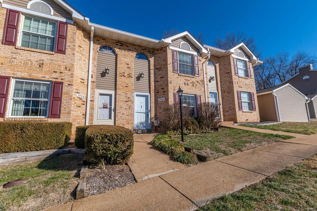 Convenient and carefree living in this fantastic 2 bedroom, 2.5 bath townhome! The main floor boasts beautiful hardwood floors in the living room, half bath with new vanity and top, kitchen with cermic floors, custom 42" maple cabinets, crown molding, extra deep sink and walk-out to private patio and fenced yard. Upstairs features the master bedroom suite with jetted tub, large vanity, walk-in closet and unique bay window. The second bedroom also has it's own private full bath and walk-in closet. The finished Lower Level has a family room with electric fireplace, large laundry room and plenty of storage.

You'll truly enjoy relaxed living in this smaller community of only 66 units, swimming pool, clubhouse, new roof, new siding, some new windows, AND your private detached 2-car garage. Located at 141 & Hwy 55 conveniently located to everything...shopping, restaurants, doctors, parks & downtown just minutes away! Location: Ground Level
