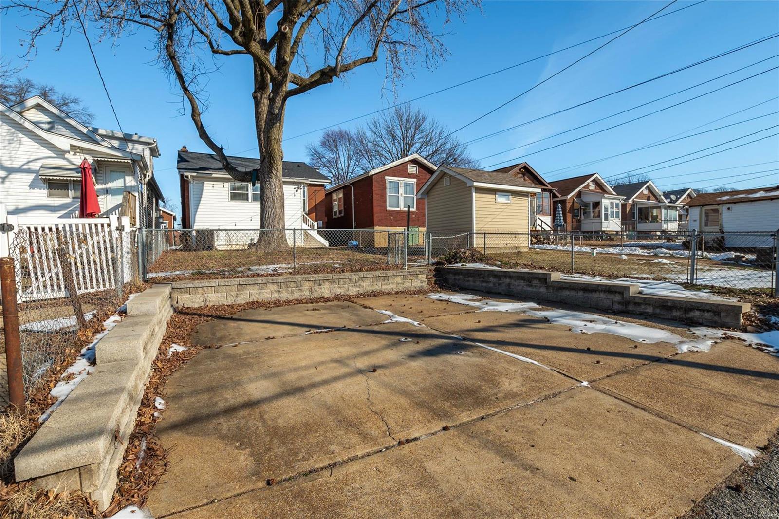 Lynna - Residential