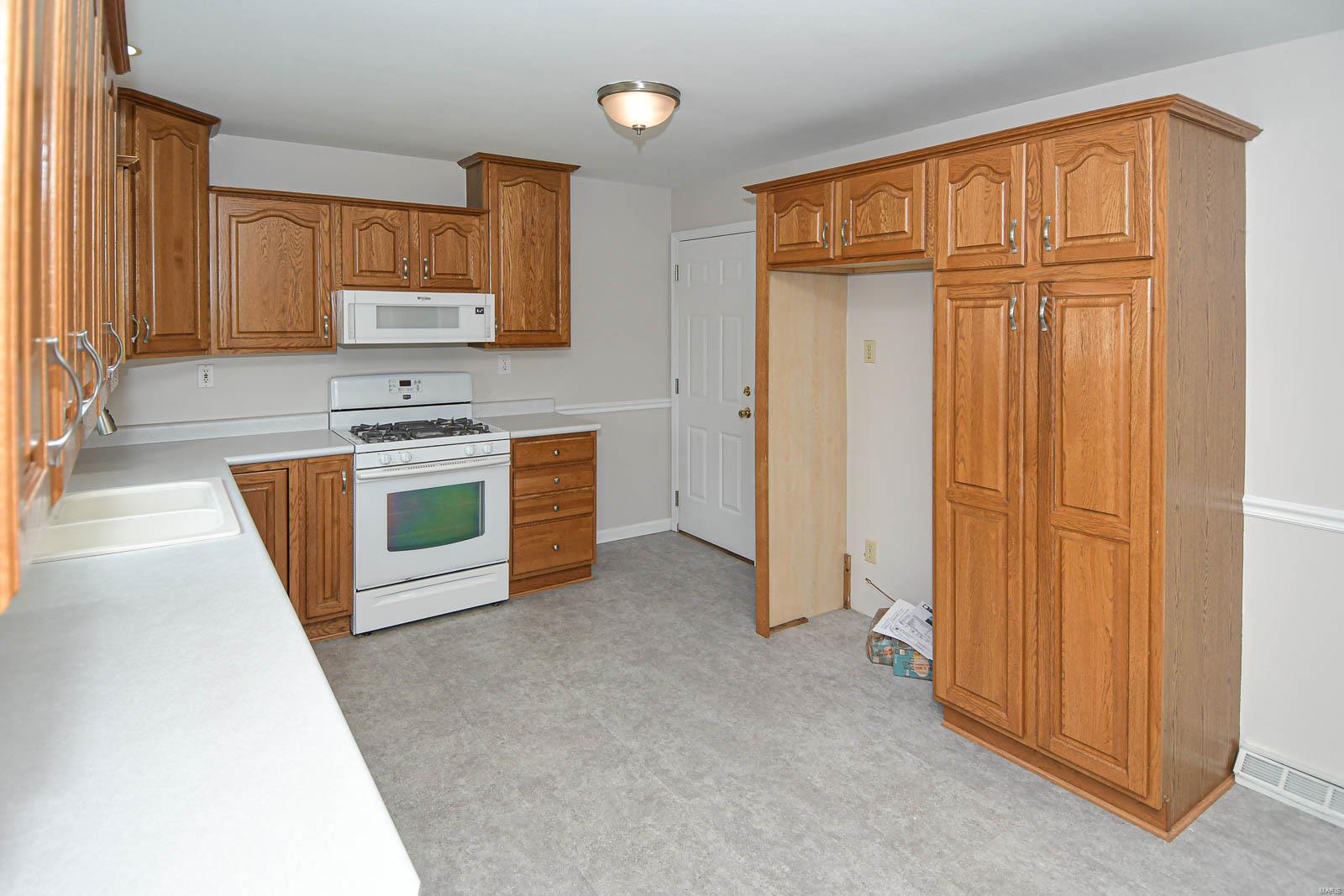 Saxon Manor South 1 - Residential Lease