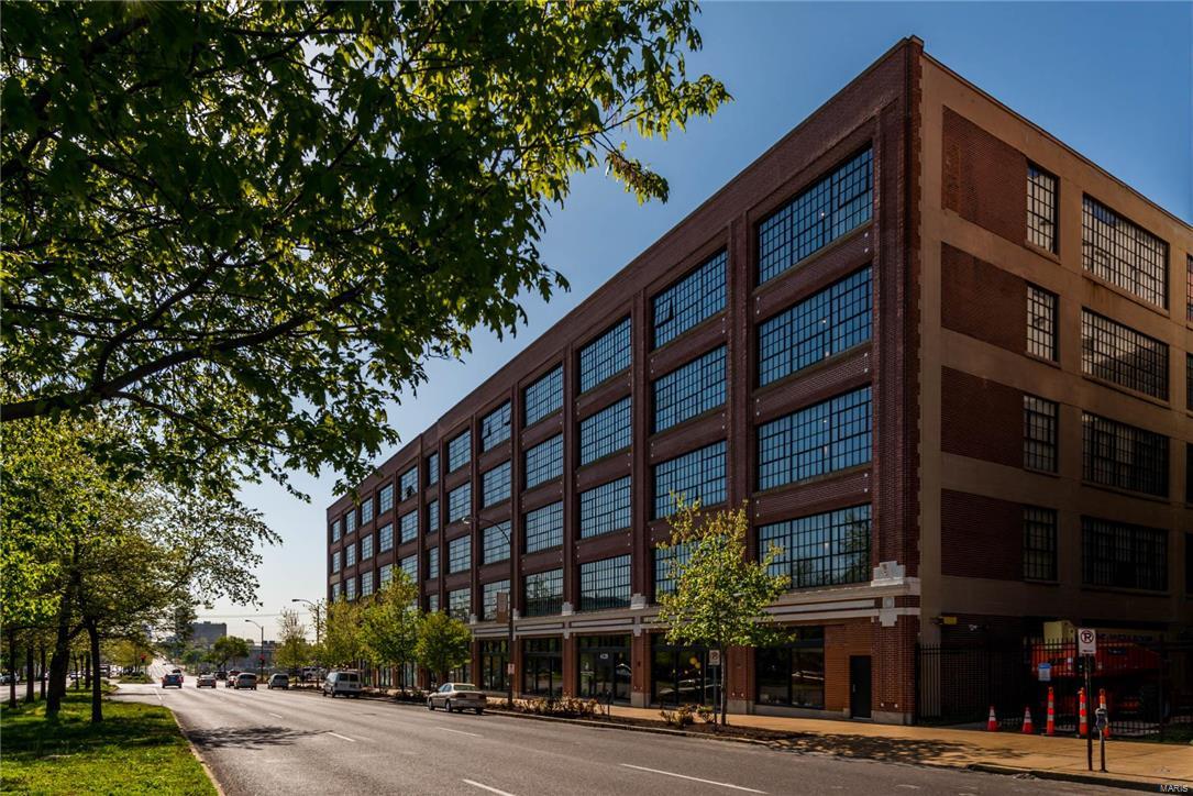 This contemporary loft is filled with designer finishes including rich hardwood floors, granite counter tops, Italian cabinetry, stainless appliances, and a gas cook top. The popular Graham floor plan has a large master bedroom with walk-in closet and a luxurious spa-like master bathroom with double sinks and an over-sized shower with 5 adjustable body jets.  This loft also features a separate den or office, half bath, and private screened in outdoor patio with a gas hook up for grilling.  It comes with all appliances plus washer/dryer and one assigned covered parking place.  West End Lofts is a full amenity building with a large, outdoor swimming pool, high-end fitness center, guest suite, billiards room, and secure gated parking. This lifestyle building is perfectly situated in close proximity to BJC Hospital, SLU, Washington University and all of the restaurants, cafes of the Vibrant Central West End.  Ask about amazing special financing available to those who qualify! Location: City, Corner Location