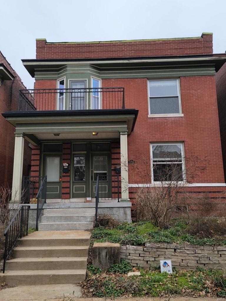 Two Family Flat for Rent in Tower Grove South

Features: 3 bedrooms, 1 bath, central air, gas heat, hardwood floors, decorative fireplace, refrigerator, gas stove, dishwasher, off-street parking, fenced yard, full unfinished basement, 1 washer/dryer set available for tenants in building to use.

Utilities: Tenant is responsible for electric and gas. $35/Month utility fee for water/sewer/trash.

Pets are OK with owner approval and a $300, one time, non-refundable pet charge.