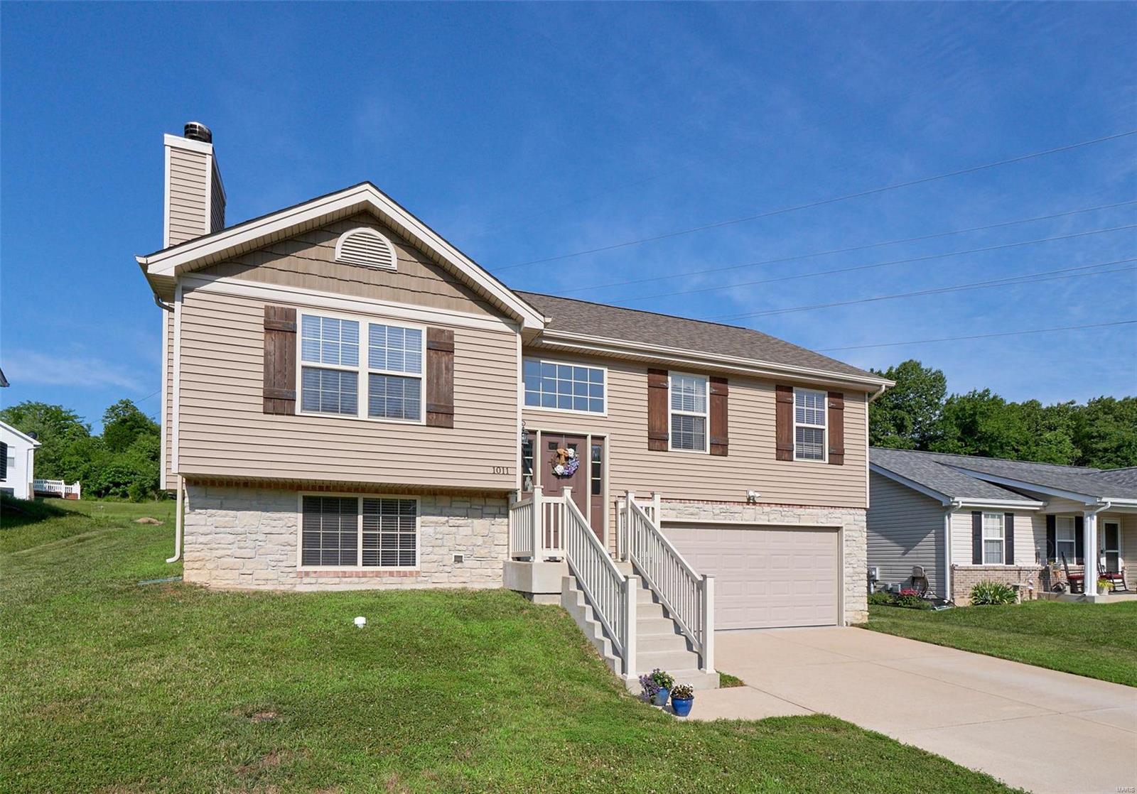 NICE 8 year old split level home w/stone elevation/vinyl siding. Plenty of living space with 3 Bedrooms, 3 Full Baths & Oversized 2 car garage!! Walk upstairs to the open floor plan with vaulted ceilings in Large Great Room with a wood burning fireplace that adjoins the eat-in kitchen.  Large kitchen w/raised wood cabinetry, double oven, wood looking laminate flooring, pantry, and sliding glass doors that leads out to patio in yard backing to common ground.  Down the hall, you will find a full bath with tub/shower combo. Master bedroom has vaulted ceiling, Master full bath, and 2 additional good size bedrooms. Walk downstairs where you can enjoy a large finished lower level with a family/recreation room, another full bath, laundry room and storage area. New carpet installed July 2020.  Great Location near parks, restaurants & shopping!!