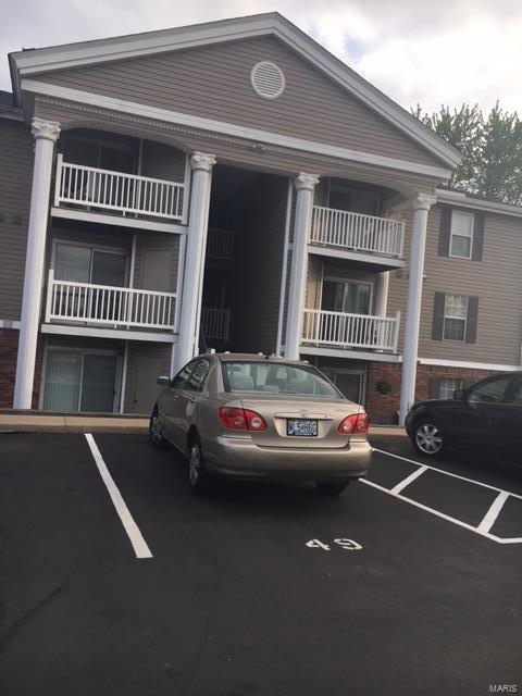 Very nice 2nd story 2 Bedrooms, 2 Full Baths condo, near St. Louis Airport.  Complete kitchen with Pantry, all appliances 
stay including stacked Washer/Dryer in Utility Room.  Ample sized Bedrooms with double closets.  Both Bathrooms have
upscale Ceramic Tile enclosures and Rain Showers with three Shower Heads.
Sliding Door to covered balcony.  Great unit affordably priced including on-site Pool.  Condo fees include water, sewer and trash.
Call for your showing today! Location: Corner Location, Suburban, Upper Level