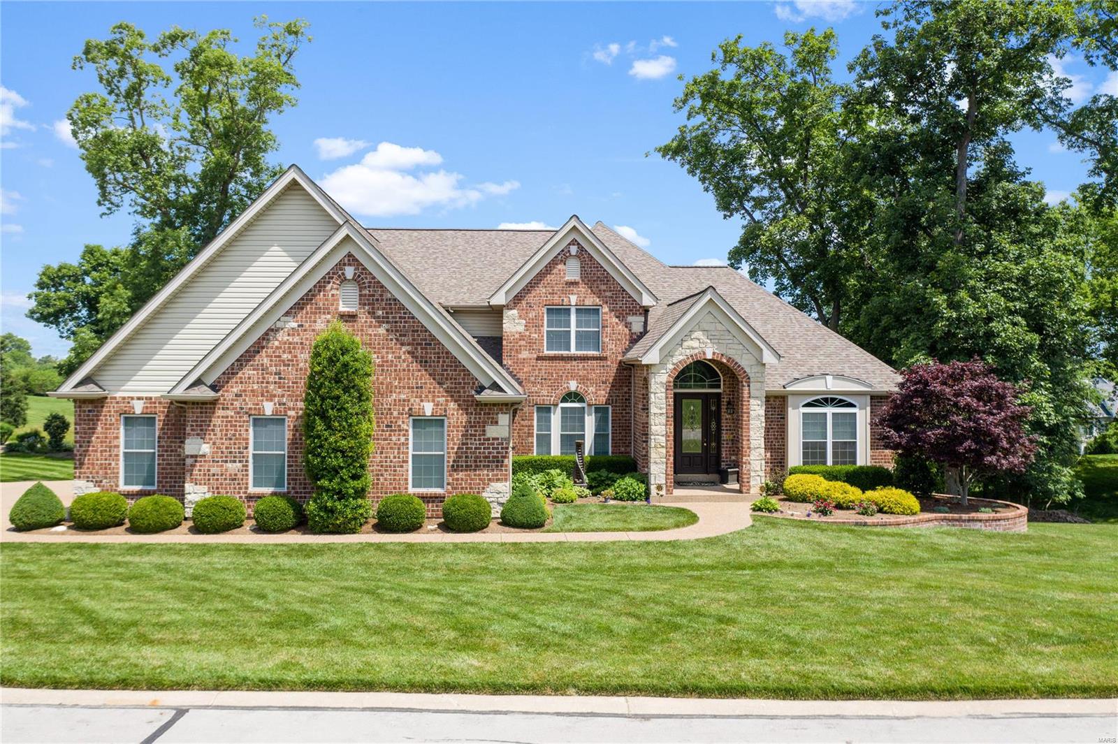 This stunning estate offers all the desired appointments w/incredible views at every turn. The home sits on one of Whitmoor's most prestigious streets. The grand entry foyer wow's w/soaring ceilings & opens to the breathtaking 13 mile view from the great room atrium windows. Simply incredible inside & out, this home was built for entertaining. Impressive cook's kitchen is the heart of the home w/42" maple cabinetry, upgraded appliances, butler's pantry & a spacious hearth & breakfast rooms which opens to the fabulous screened porch w/a full masonry fireplace & sundeck. The grand master suite boasts his & her walk-in closets, luxurious jetted tub & massive walk-in shower w/multiple shower heads. Open wrought iron spindles guide you up to 3 large bedrooms, w/walk-in closets, jack & jill bath & private ensuite. The showstopper is the LL w/full bar/kitchen, 5th bedroom suite, spacious rec room & 2 flex rooms. Sit back & enjoy the phenomenal view of the lake, 15 South Green & fairway!