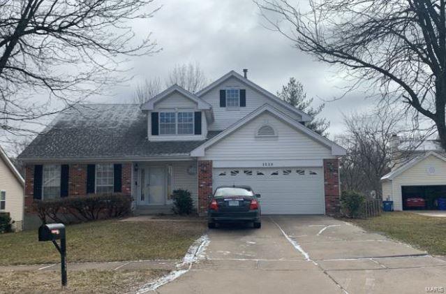 This 2-story has curb appeal and features approximately 2,177 square feet, 3 bedrooms, 2.5 baths, and located on approximately a 10,454 square foot lot. REO OCCUPIED, NO VIEWINGS or access to this property. Please DO NOT DISTURB the occupant. "As is" cash only sale with no contingencies or inspections. Buyer will be responsible for obtaining possession of the property upon closing. SpecialListingConditions: Foreclosure