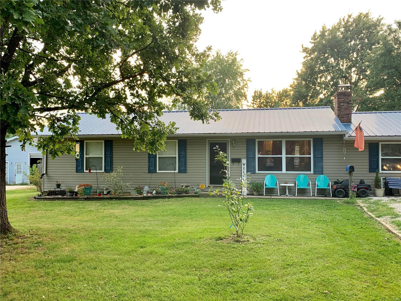 Huge backyard, open floor plan metal roof and New HVAC in 2017! 3 bedroom home waiting for its new owner! Schedule your showing today! Additional Rooms: Mud Room