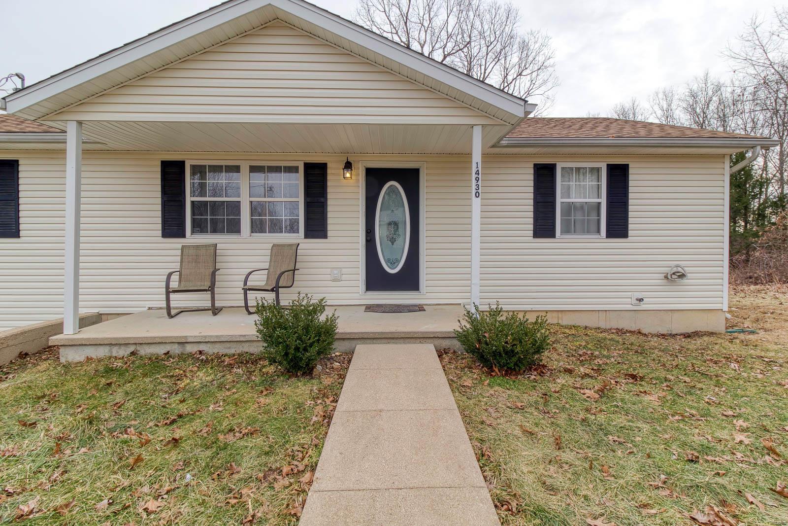You won't believe the price on this 3 bedroom and 2.5 bathroom WITH APPROX 6 ACRES M/L!!! Acreage in St Robert is hard to come by and this is a fantastic home featuring a charming front porch and large deck out back. Laminate and carpet throughout home with open floor plan linking living room, dining and kitchen (tons of counter space). 2 full baths on main level but master bath is shower only. Downstairs is fully finished with spacious rec room (possible additional sleeping area) and half bath with walk out to a tuck under garage. Don't pass this opportunity of a beautiful home and acreage up it will go fast!