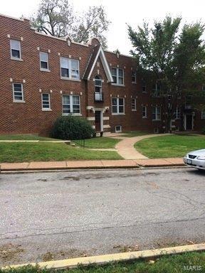 Apartment for Rent in Richmond Heights

Description: Refrigerator, stove, hardwood floors, Coin-op W/D, central a/c.

Utilities: Tenant is responsible for electric.

***COOKING GAS AND HOT WATER INCLUDED***

***Non Smoking Only***

No dogs. Cats OK with owner approval and $300, one time, non-refundable pet charge.