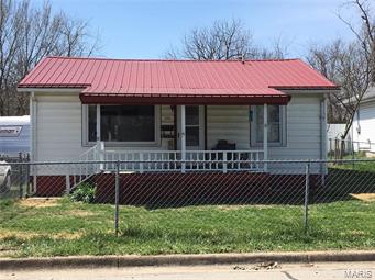 This charming 2 bedroom home is centrally located in the heart of Lebanon. You’ll love the original hardwood flooring and spacious living and dining areas.  The kitchen contains an abundance of storage and comes fully furnished with all appliances.  This home has main floor laundry and includes washer and dryer. Nice fenced in front and back yard with storage shed.  Home has been recently painted and had new flooring installed in the master bedroom and bathroom.  Schedule your showing today!