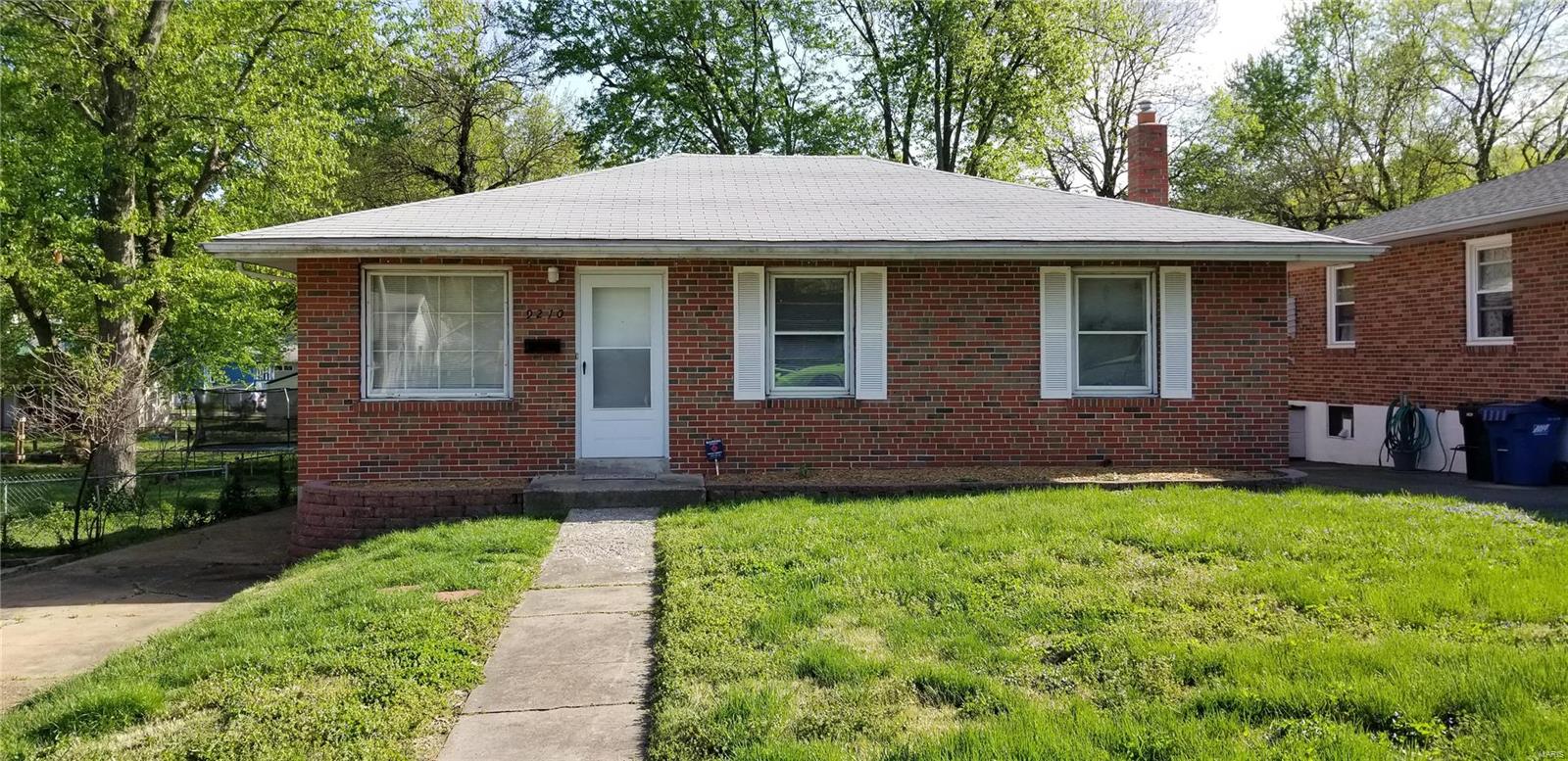 Super cute ranch, ready for you to make it home! Newly refinished hardwood floors, and new carpet.  Oversized eat-in kitchen with new stainless steel appliances. Huge room addition/family room (not reflected in the tax records).  Full, dry basement (2 sump pumps) with a finished bonus room. Huge park-like backyard has a large storage shed, and a covered area that could be used for seating. Seller is motivated.  Schedule your showing today!