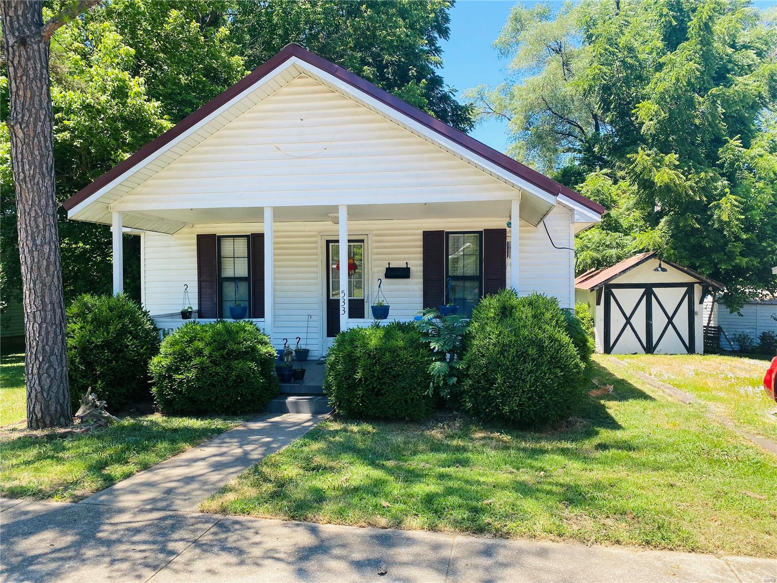 Welcome home!  This adorable home sits on almost 1/4 acre in town with a large flat back yard.  With a little TLC this could be the perfect starter or rental home.  This home features 2 bedroom and 2 full baths, metal roof, a partial walk out cellar/basement that doubles as a storm cellar, oak cabinets in the kitchen, tile and hardwood and central heat and air. Home will go cash or conventional loans only. Come look and make us an offer!