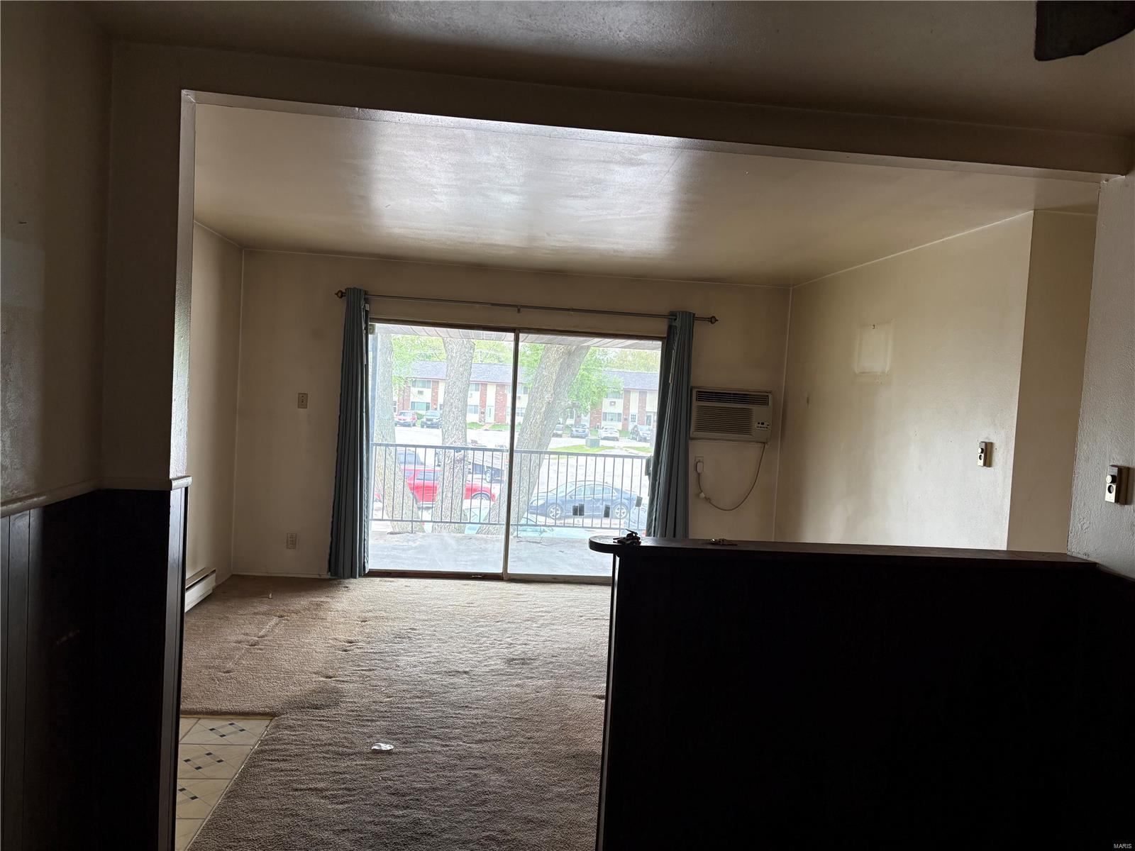 Great opportunity for investor or owner occupant, these units rent for $1200! In need of all the normal cosmetics (painting, flooring etc) but has newer water heater, acs, dishwasher and shower enclosure. Location: Upper Level