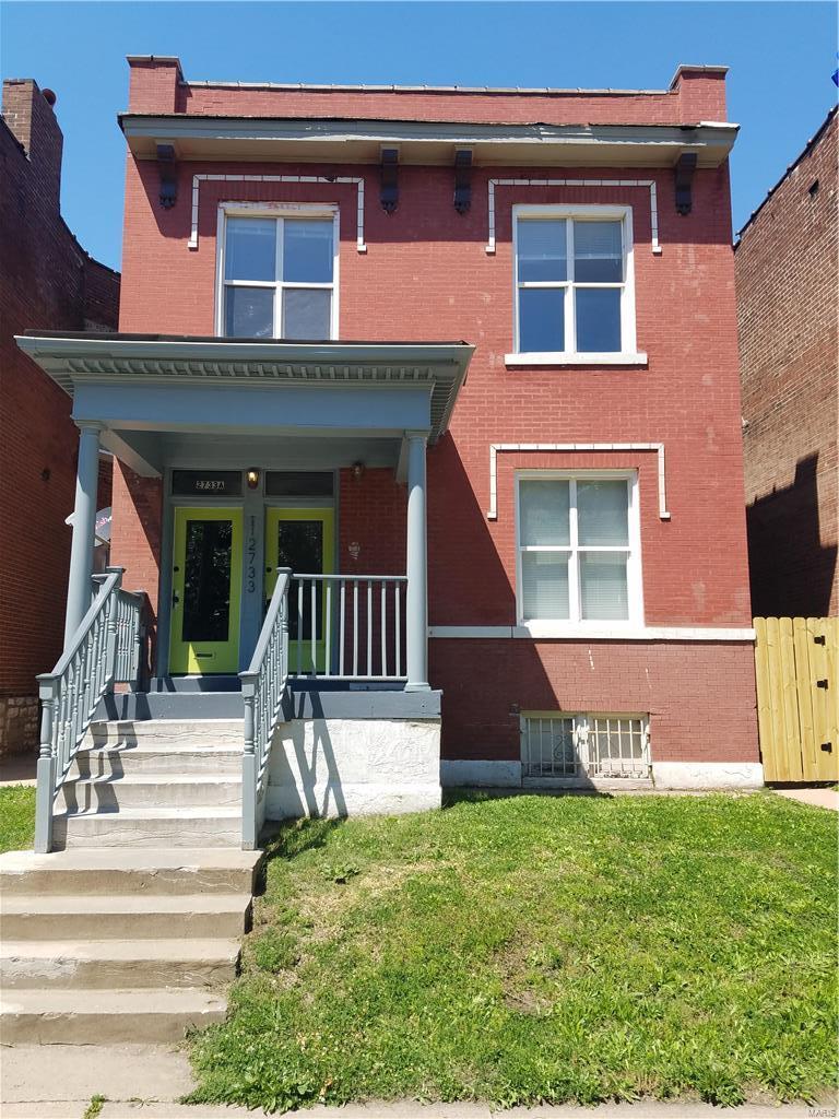 This is our newest offering, a high-end historic rehab that brings all the amenities you'd want to a beautiful duplex in Fox Park. This is a 3 bed, 2 bath first floor unit that offers brand new appliances, en suite washer and dryer, a private, fenced in backyard with covered parking, and an all-around beautiful finish. 

You're just down the block from some great restaurants and on a quiet, tr...

Amenities: Hardwood floors, Granite countertops, Central A/C, Central heating, En suite washer and dryer, Covered parking, Secur... 
Pet Policy: Cats not allowed, Dogs not allowed