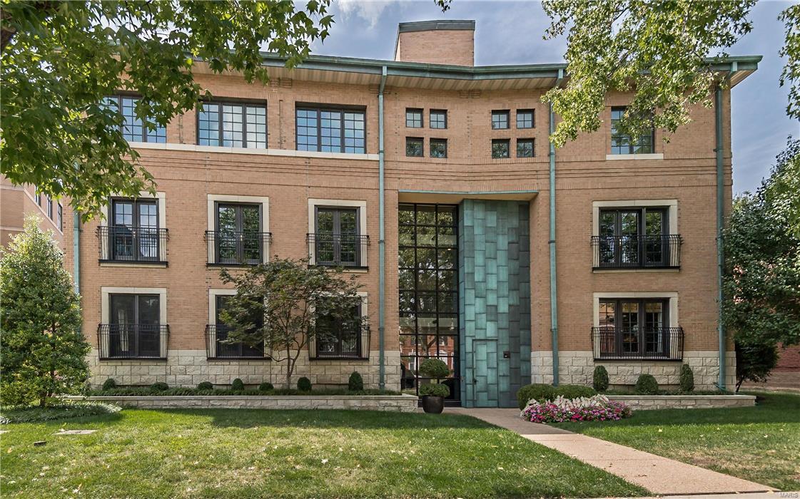 6 Brighton Way Condo - Residential