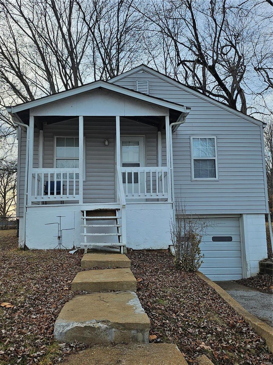 Come take a look at this " Diamond in the Rough"  Needs only a little TLC to restore to its most natural beauty!  Great for a starter home or investors!