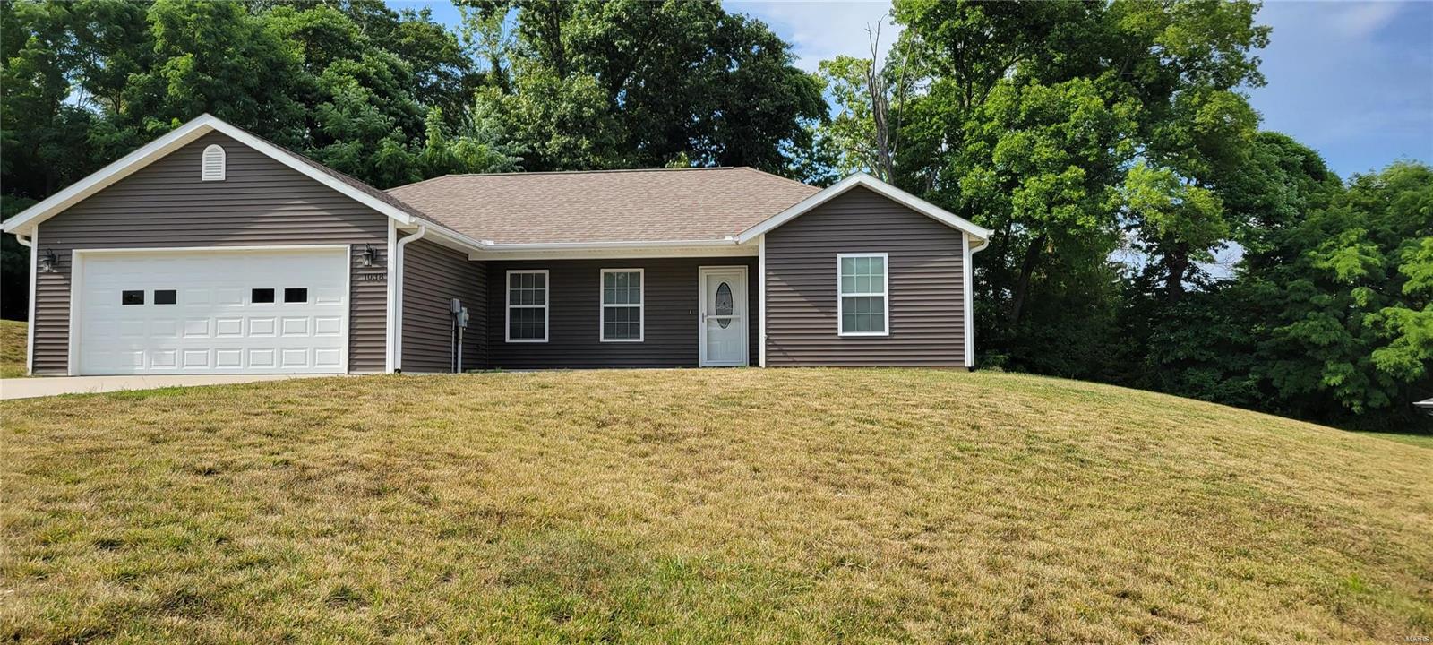 Lovely home located on a quiet cul-de-sac in Jackson. This home offers 3 bedrooms with 2 full baths, stainless appliances, cathedral ceilings and a nice level back yard. Looking for your first home or to downsize this home could fill both of those needs.