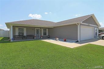 Don’t miss this unique opportunity to own a dwelling  that is such a rare find in a single level home. The custom built ranch design features approx 1200 sq ft with 3 generous sized bedrooms, 2 full baths and an above ground storm shelter in the 2 car garage that could easily be converted into a 3 car with just a few adjustments.  Tons of amenities such as handicap accessible, custom kitchen cabinetry  including granite countertops, stainless steel appliances, engery efficient upgrades to aid in lower utility bills, 60% energy savings heat reduction film on windows, whole house generator connection are just a few luxuries you will find.  The exterior won’t disappoint either with a screened in patio that includes custom storm windows making for a 4 season space, maintenance free vinyl siding and fencing along with a 10x15 storage building in the backyard.  Call to view this one owner home today lying in the Jackson School district with easy access to I55.