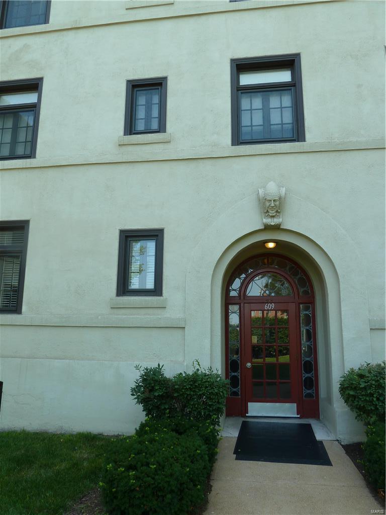 Beautifully updated studio unit now available for lease right off of the UCity Loop!  Fresh paint and newer hardwood floors throughout, spacious living and dining rooms, updated kitchen and bath, in-unit private laundry with washer/dryer provided, 1 assigned and gated parking spot, secured storage area, public patio/grill use in front of building.  Basic cable and internet service included as well! Walking distance to everything The Loop has to offer, plus minutes from Forest Park, Downtown STL, Clayton.  This one won't last long!  Available for move in mid July 2015. Location: End Unit, Ground Level