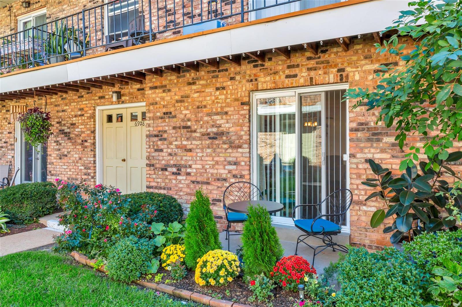 Darling 1-bedroom maintenance free living in the heart of Mehlville! You will find this home has all you need and much more- a community pool steps away, plenty of storage, & a tastefully updated interior space. Upon entry notice all of the natural light in the living room, open concept dining room and functional kitchen off the dining. The master bedroom is large and closets are sure to fit all seasons of your wardrobe! The condo is one level and located on the ground floor of the complex, if you are wanting to avoid too many steps this is the place for you! Also makes your move much easier! Downstairs from the property you will find the private storage for with plenty of space for all of your overflow needs. Outside find your cute & private patio! This is the perfect home if you are looking for a quiet and easy lifestyle where you leave work at the office and don't spend your weekends catching up on yardwork. Is a truly lovely community and great opportunity- welcome home!