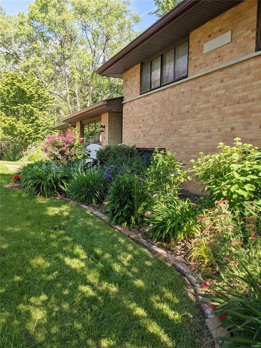 Char Bea Manor - Residential