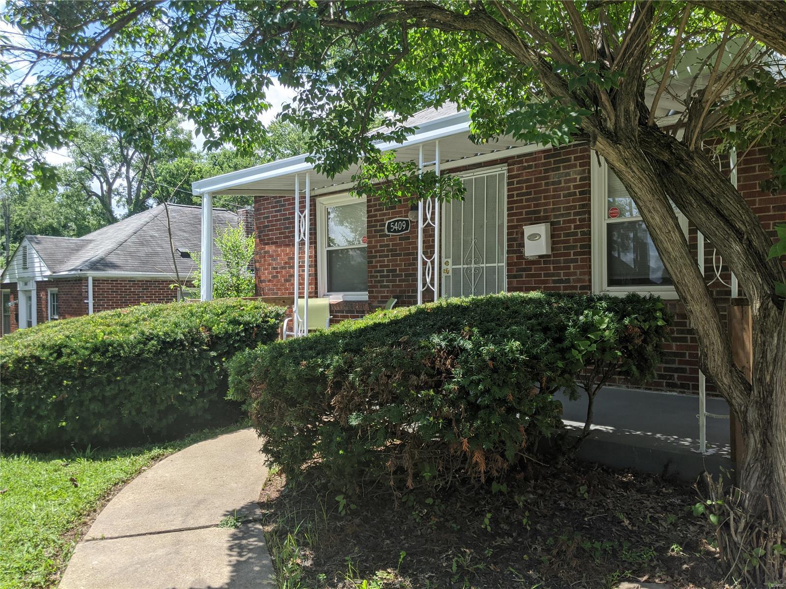 Occupied - Accepted Contract to Show. 3 Bed, 1 bath. Property has recently been updated with Newer Plumbing, Appliances, Fixtures, Paint, Flooring,  Property will offer years of low maintenance. Tenant at $750.00/ Month this property is ready to start cash-flowing from day one!.