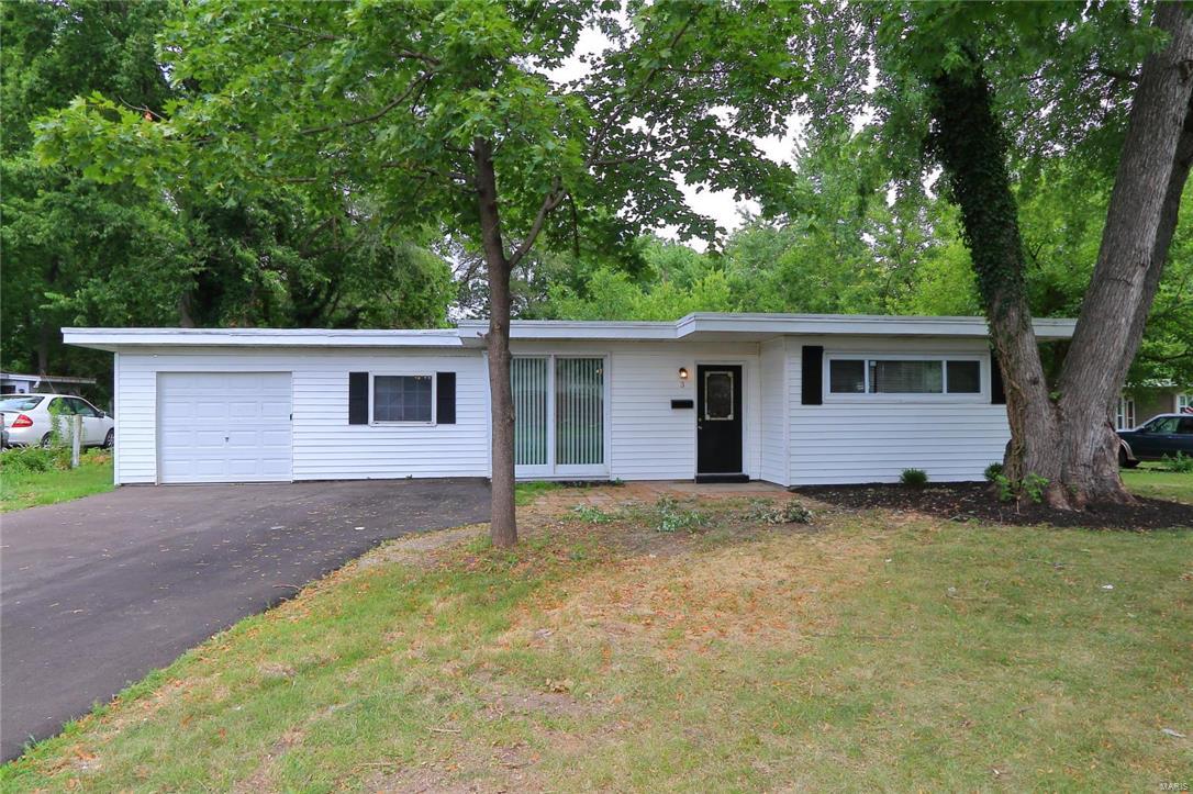 Charming 3 bedroom home fully updated and has fresh carpet and neutral paint throughout. This home is MOVE-IN ready and has great curb appeal! Terrific floor plan with kitchen that boasts crisp white cabinets, black appliances and refrigerator. 2 living areas and spacious bedrooms. Updated light fixtures and bathroom. Great size backyard perfect for kids and pets. A MUST see! This home won't last!