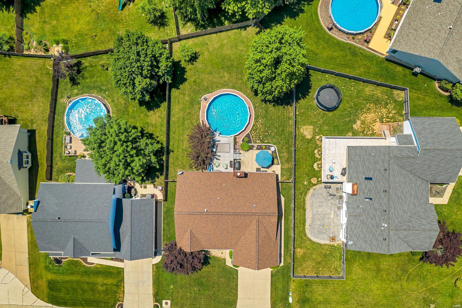 Country Crossing Manor - Residential