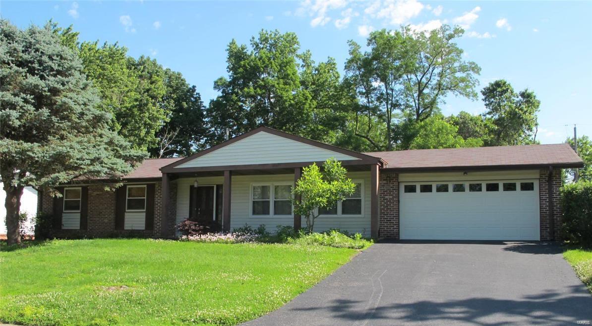Beautiful updated ranch in Four Seasons. Open and bright! Newly updated kitchen has maple cabinets, granite counter tops, built in breakfast table, slate floor. Entry hall and spacious dining room has vaulted ceiling, open to great room. Huge great room walkout to screened porch. Beautiful hardwood floor throughout main floor. Master bedroom suite has closet with built in organizers, recessed lighting plus ceiling fan, newly updated master bathroom has new double sink vanity, new toilet and new floor. 2 additional bedroom has recessed lighting. Hall bath has double sinks. Partial finished lower level has half bath, huge rec room, and excise room. Artistic lights, crown molding. Beautiful screened porch overlooking level back yard with view of golf course. Fresh paint on main floor. Enjoy Four Seasons Country Club this summer, with golf course, swimming pool, and clubhouse. Popular Chesterfield location,close to schools, restaurants, shopping, and highways. AAA+ Parkway Central Schools Additional Rooms: Sun Room