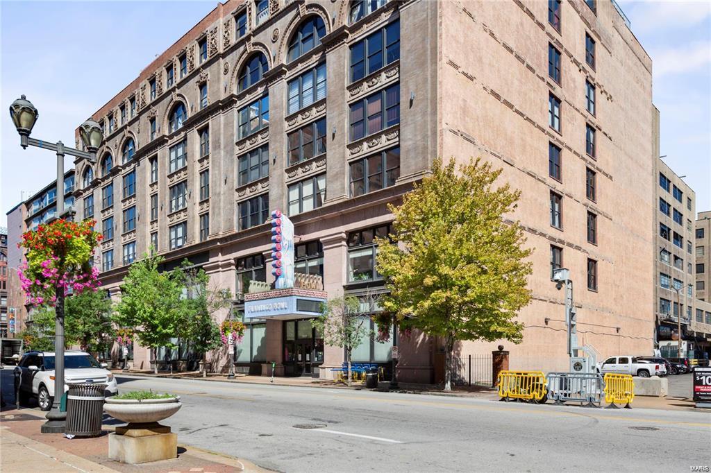 Historic Lucas Lofts. We all love this building and location! In the heart of downtown, experience all Washington Ave has to offer. Amazing wood plank ceilings, exposed brick throughout, huge windows. Granite counter tops, stainless appliances, 42" cabinets, curved pocket doors. Open concept living. Breakfast bar separates the dining and living room, but maintains the grand open loft feel. Enjoy access to the rooftop and pool. Tenant is only responsible for parking and electric. Gas, sewer, water trash, internet and cable are included in your monthly rent. Pet friendly and negotiable. APPLICATION REQUIRED:  600+ CREDIT SCORE, INCOME AT 3X RENT, NO EVICTION HISTORY.
