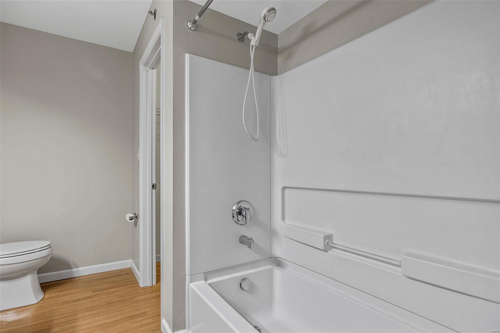 Bella Vista Condo #6 - Residential Lease
