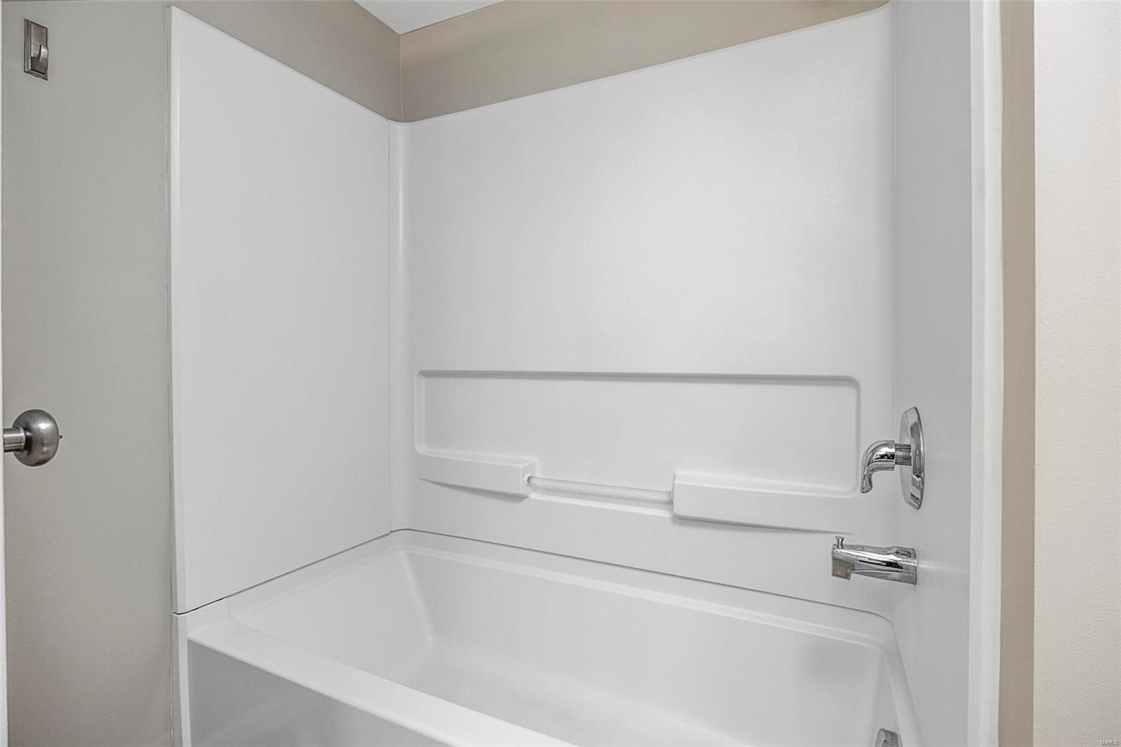 Bella Vista Condo #6 - Residential Lease