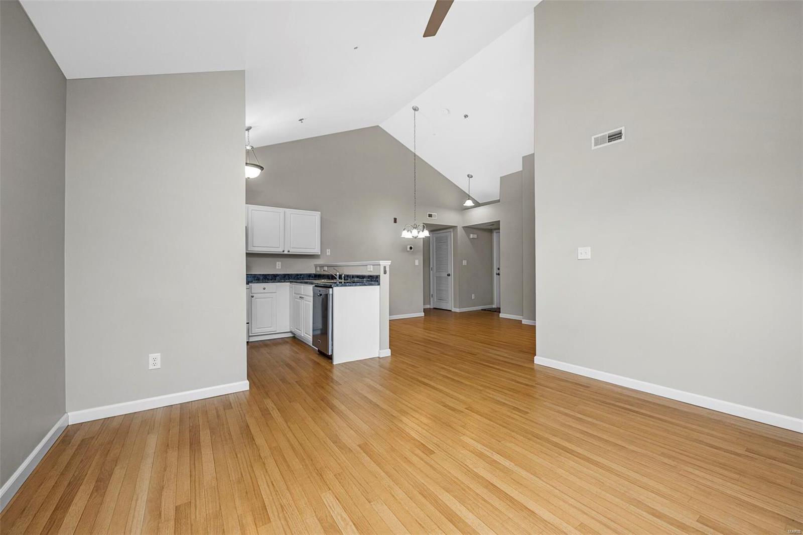 Bella Vista Condo #6 - Residential Lease