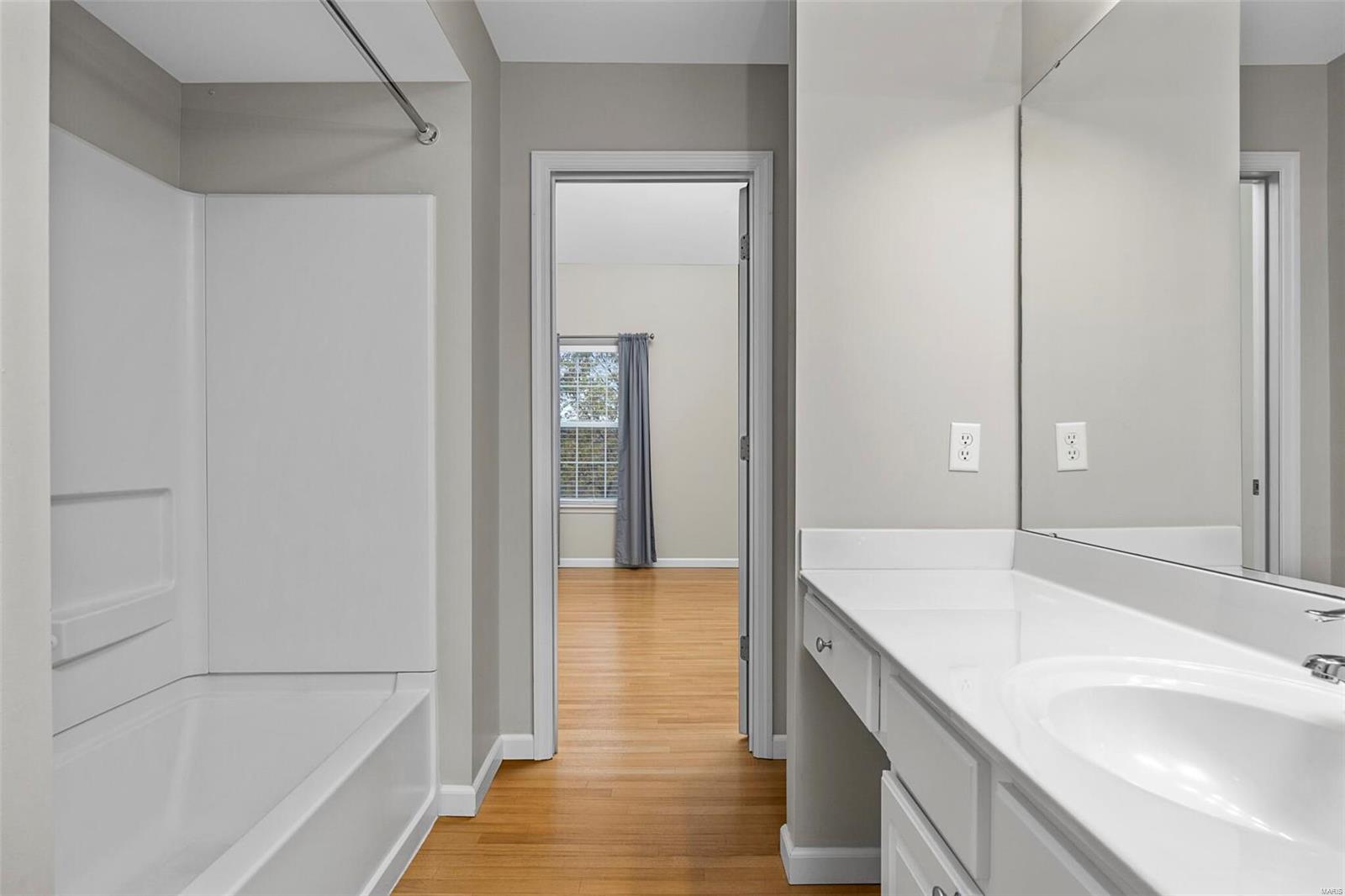 Bella Vista Condo #6 - Residential Lease