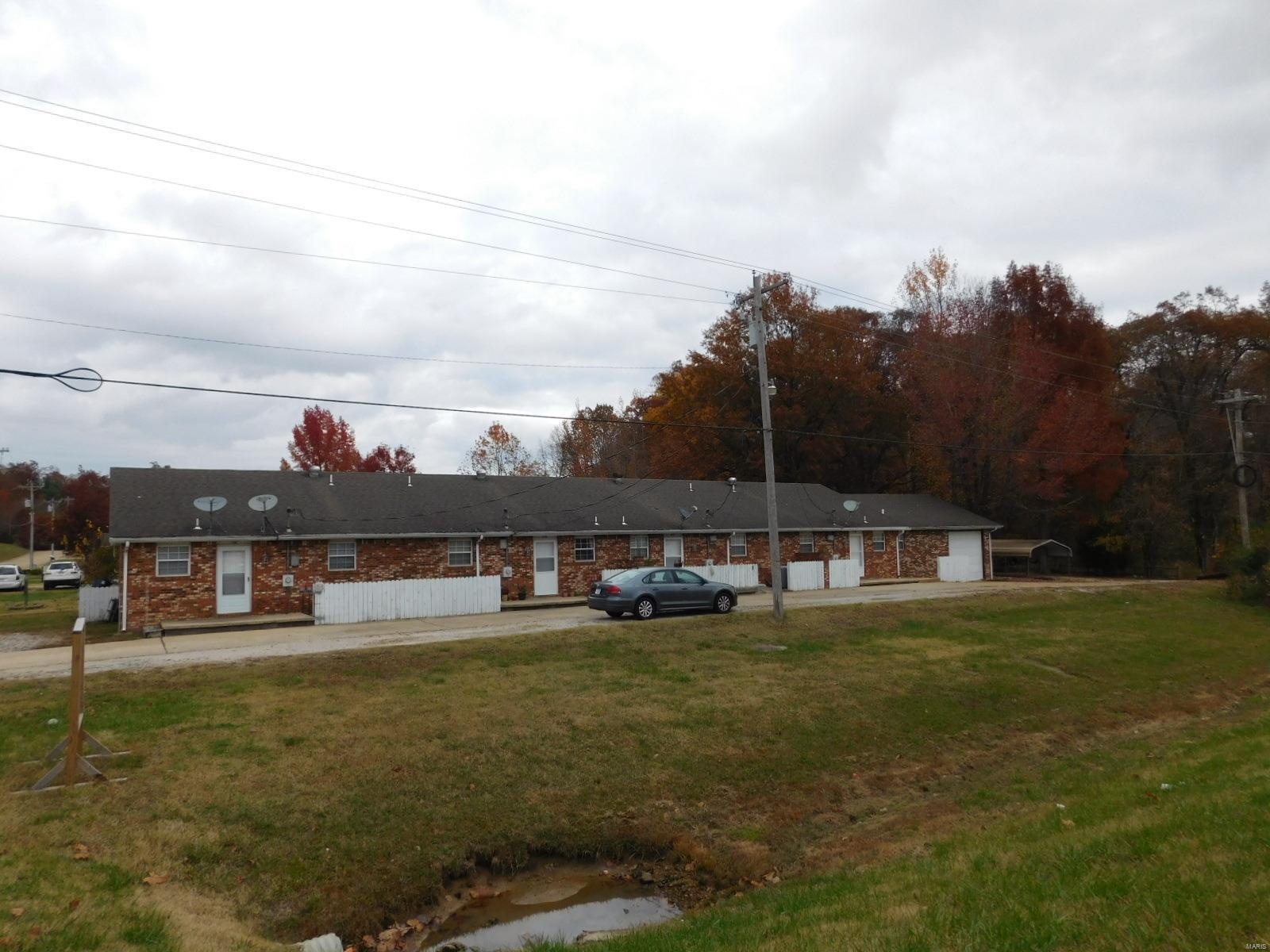 4 unit apartment building close to college, shopping and restaurants.