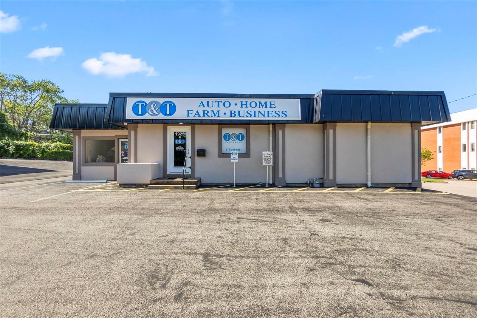 Discover the ideal business environment at 1925 William, Cape Girardeau. This commercial office building offers contemporary spaces designed to elevate your professional presence. With its strategic high-traffic location, over +12,000 cars per day, your business will enjoy unparalleled visibility and accessibility. Updated electrical, plumbing, surveillance cameras,  ample parking, modern amenities, and a professional atmosphere make this space perfect for businesses seeking growth and success. Don't miss out on the opportunity to secure your spot in this prime commercial hub. Location: High Traffic