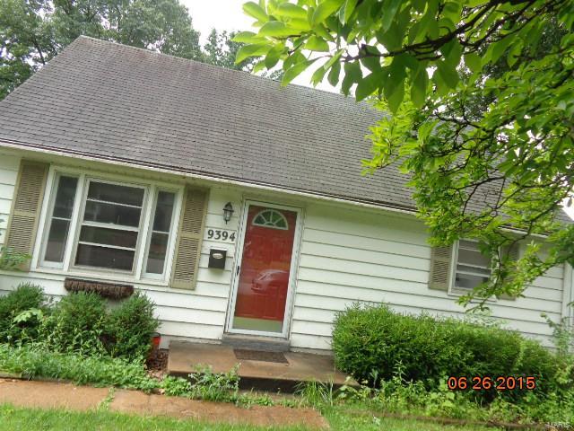 4 bedrooms, 2 baths in Rock Hill. This house is subject to a short sale and lender approval. Seller requested that home be on the market for 10 days before viewing offers on the home. Home is in 100 year flood plain. SpecialListingConditions: Short Sale