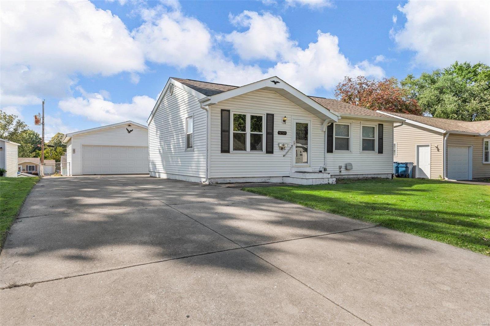 This beautifully renovated 2-bed, 2-bath residence offers a perfect blend of modern convenience and convenience. Situated in the Maryland Heights community, this property features updated flooring, fresh paint, a spacious kitchen, and is equipped with appliances.
An oversized Garage? Yeah, the expansive garage is a rare find. It provides plenty of room for vehicles, storage, or a workshop—ideal for hobbyists or extra storage needs.
Prime Location: Enjoy the convenience of being just minutes away from parks, shopping, dining, and major highways, making commuting a breeze.
This home is move-in ready and waiting for you to create lasting memories.