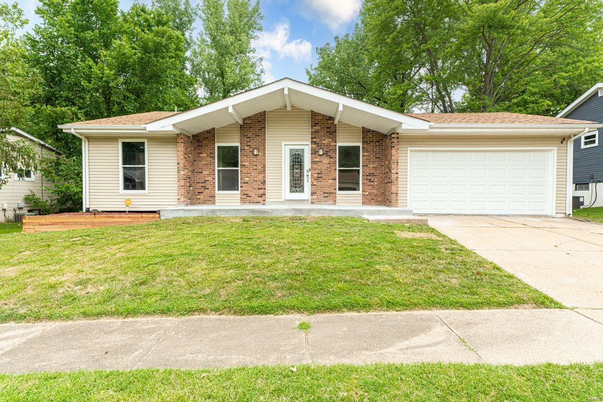 This is a fabulous 3 bed/3 bath home w/ great curb appeal. Loaded w/ plenty of bells & whistles, this home features a large 2 car garage, newer garage door, updated light fixtures, low maintenance vinyl siding & oversized back yard. Step inside and you are greeted by the spacious open floor plan with beautiful wood-grained laminate plank floors. The home is highlighted by a large family rm & a great kitchen/breakfast rm that includes a nice-sized center island, custom cabinets & new stainless steel appliances. The main floor also features an owners suite & an additional bedroom. Down the open stairway you will find a professionally finished LL adding a bonus bedroom w/ an oversized closet. Beautiful bathroom with jacuzzi tub & separate shower.Enjoying hanging out in the cozy  family rm that will be perfect for entertaining.