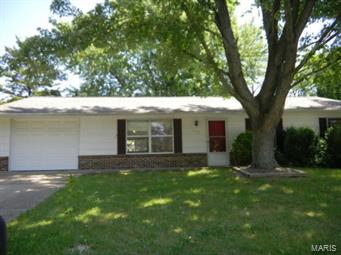 A GREAT OPPORTUNITY AWAITS FOR THIS NICE 3 BEDROOM, 2 BATH HOME LOCATED IN QUIET NEIGHBORHOOD.  OFFERS AN OPEN FLOOR PLAN COMPLETE WITH KITCHEN APPLIANCES, PLUS THE WASHER AND DRYER ARE INCLUDED.  RECENTLY RECEIVED A NEW ROOF AND WAS FRESHLY PAINTED.  A NEW FRONT STORM DOOR IS IN PLACE AND OFFERS A NICE OPEN FLOOR PLAN WITH NICE CARPETING THAT WILL SURELY PLEASE YOU.  THERE IS A WONDERFUL BACKYARD, A GREAT GARDEN LOCATION, AND IS CLOSE TO SCHOOLS, SHOPPING, AND PARKS.  THIS PROPERTY WOULD MAKE A GREAT STARTER HOME OR INVESTMENT PROPERTY!