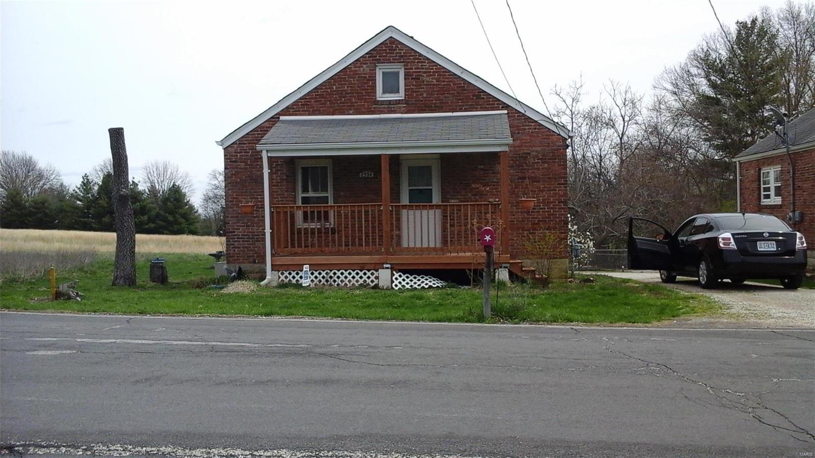Two homes side by side would make great rentals . These homes are in the heart of Wildwood, close to shopping and schools. Seller to make no repairs. Please allow 24 hours on all offers as owners have moved out of town.