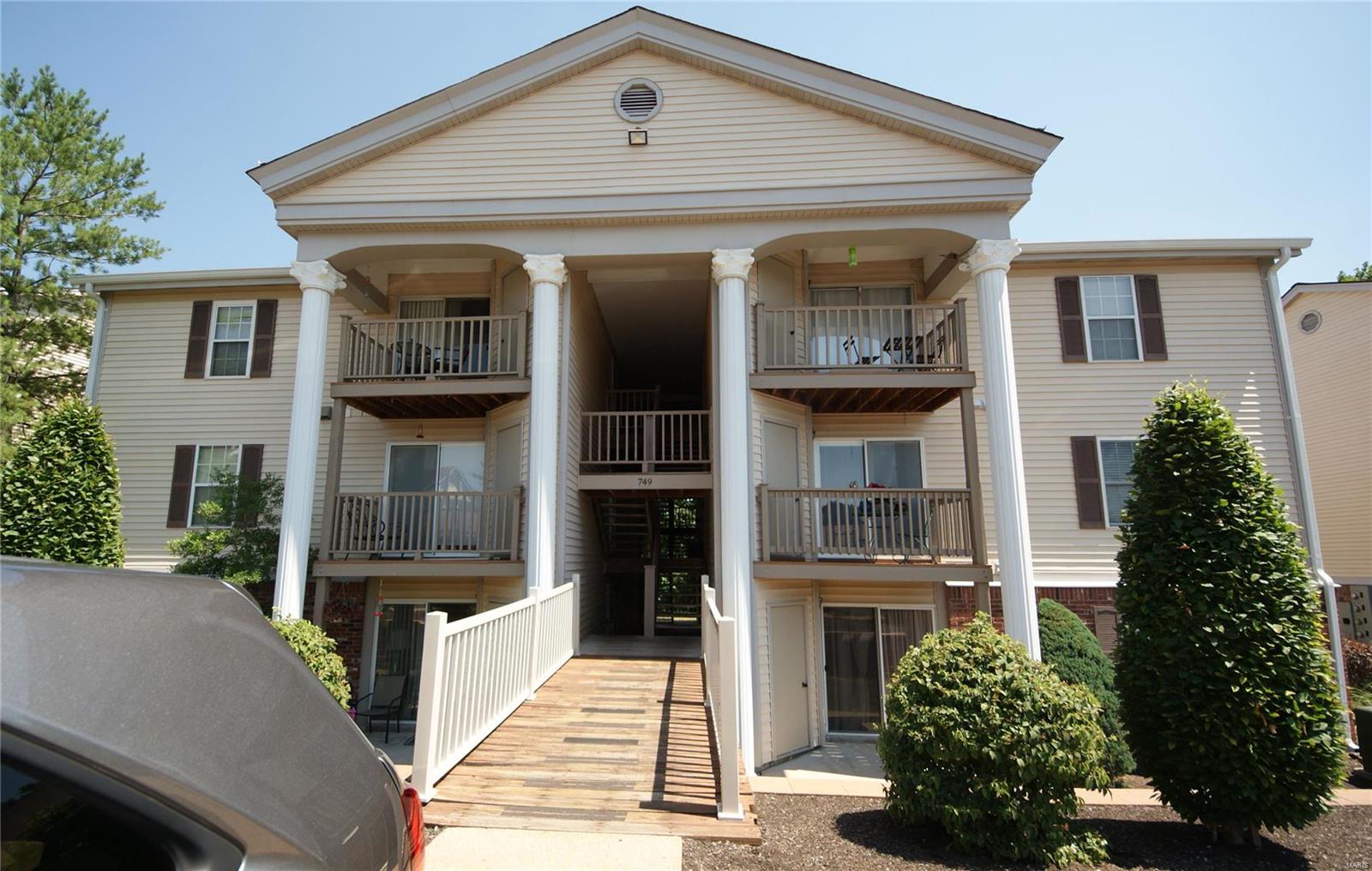 Move-in Ready Treetop Condo that backs to the Woods! Newer Wood Laminate & Carpet. Newer Neutral Paint in Kitchen, Living Room, Hallway and Bedrooms. This fantastic condo features a Large Kitchen w/pantry and the refrigerator stays. Kitchen opens to Living Room where the Sliding Glass Doors give you a spectacular wooded view! The covered deck is great for your BBQ pit and has a private storage area. The master bedroom also gives wooded views and has a Large, Double Closet, Linen Closet, Coat Closet and a Private, Master Bathroom. The Second Bedroom is bright and also features a Large, Double Closet. A Guest Bath Room is conveniently located in the hall. The Washer & Dryer stay as well and are located in the hallway. This unit also comes with a carport! Treetop is a well-managed community and has never had a special assessment! On Ridgeside you will find a large picnic area with tables and bbq pits just waiting for your party. There are several park and designated dog walking areas Location: Suburban