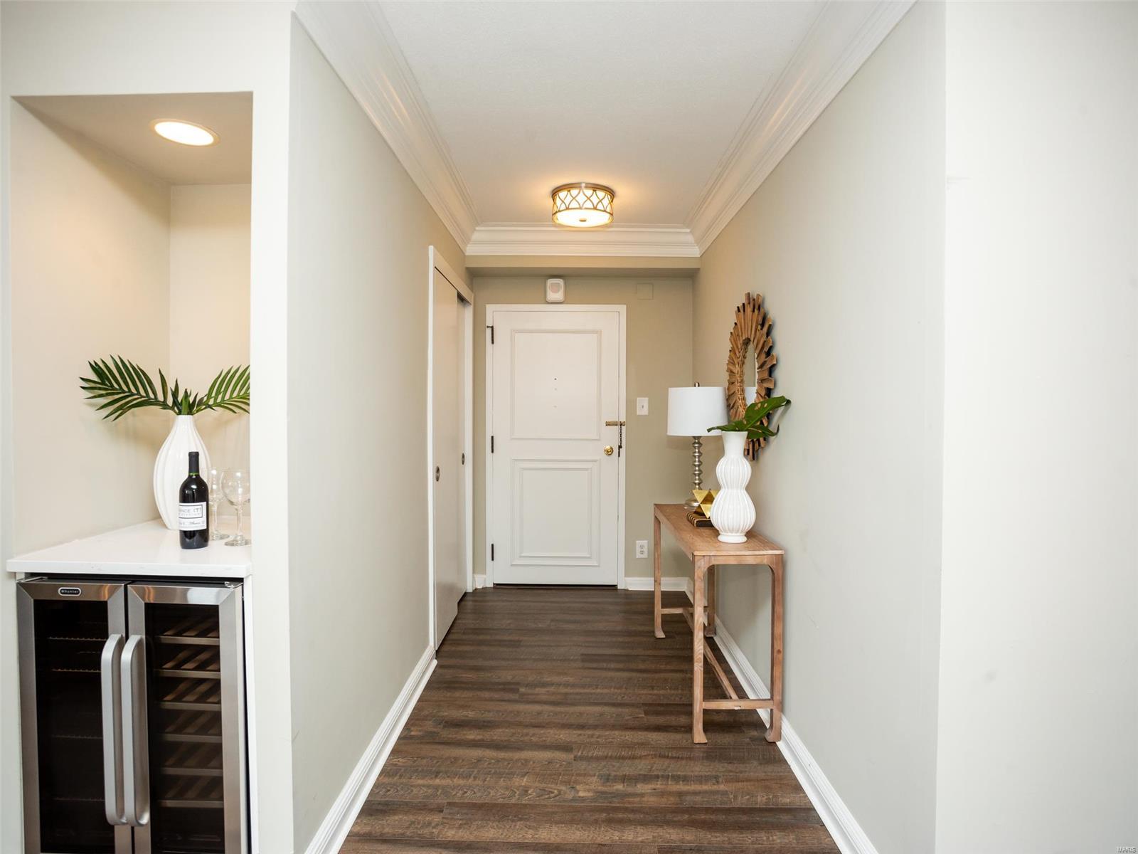 Hanley Towers Apt Condos - Residential