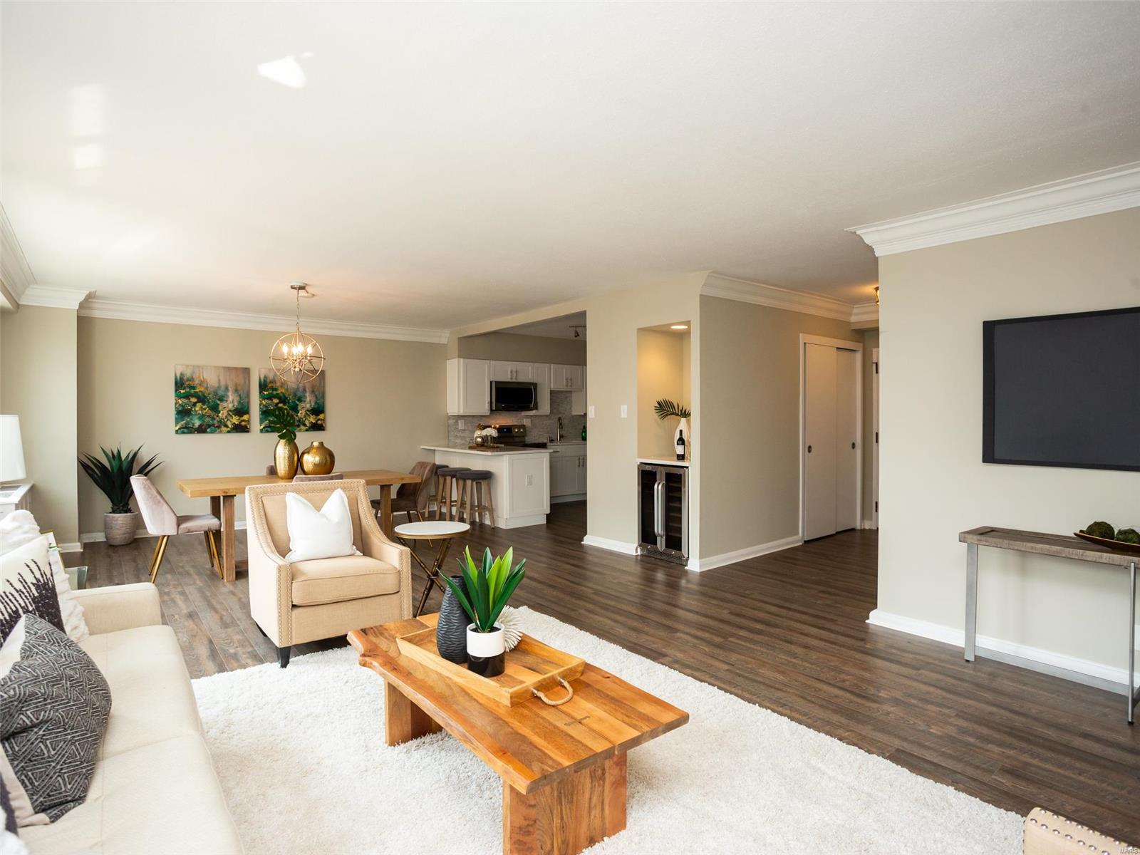 Hanley Towers Apt Condos - Residential