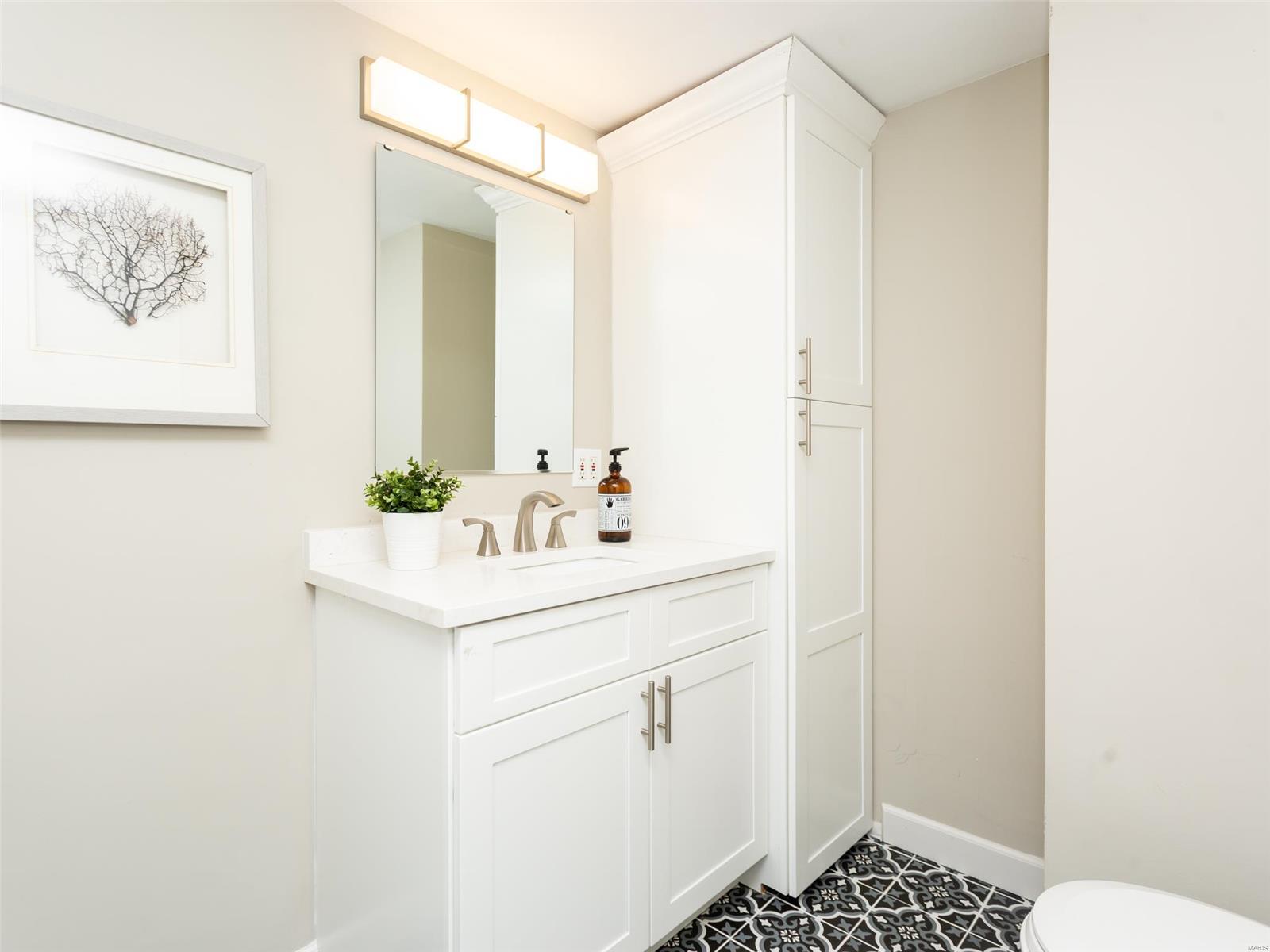 Hanley Towers Apt Condos - Residential