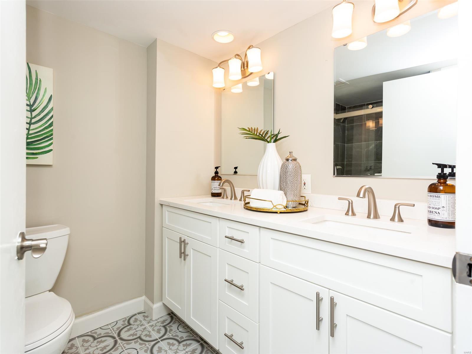 Hanley Towers Apt Condos - Residential