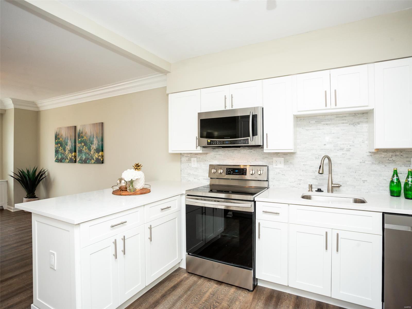 Hanley Towers Apt Condos - Residential