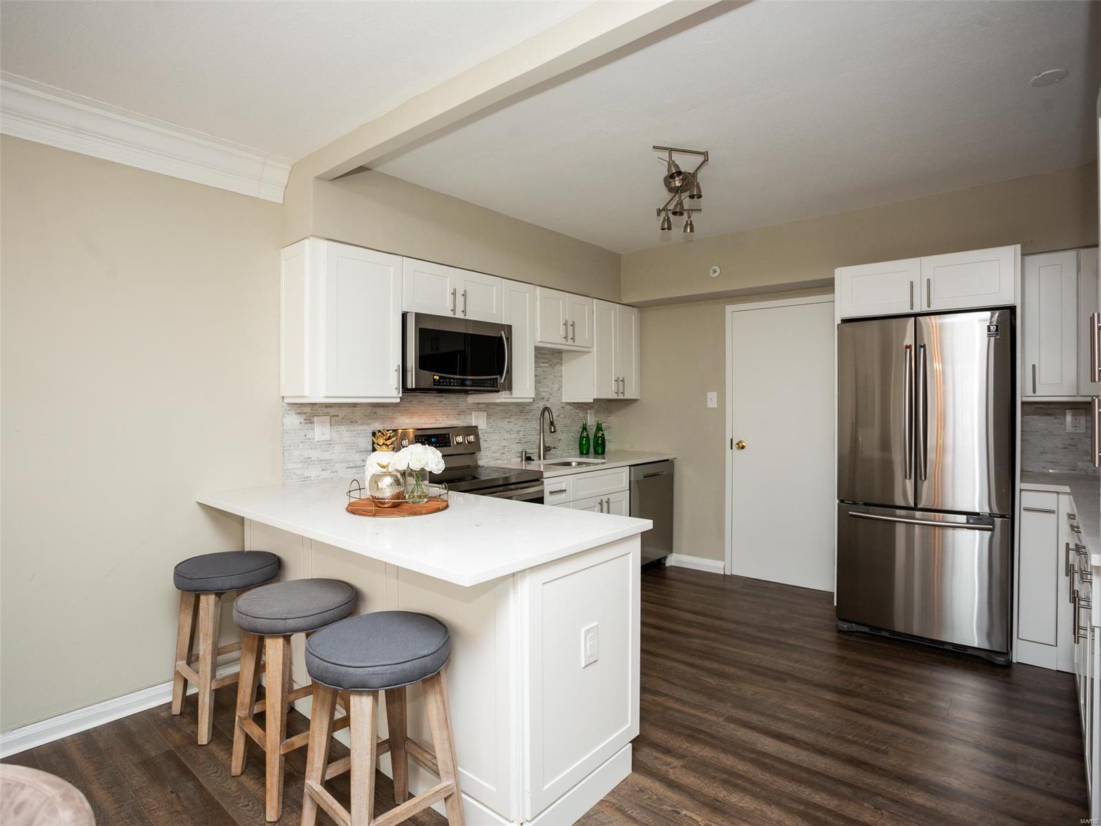Hanley Towers Apt Condos - Residential